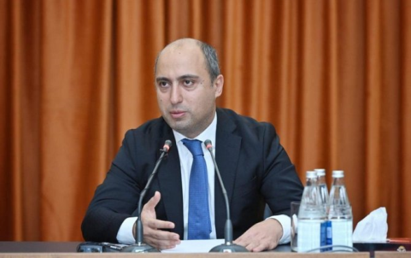 Emin Əmrullayevin Bakı məktəblərinin direktorları ilə görüşü keçirilir